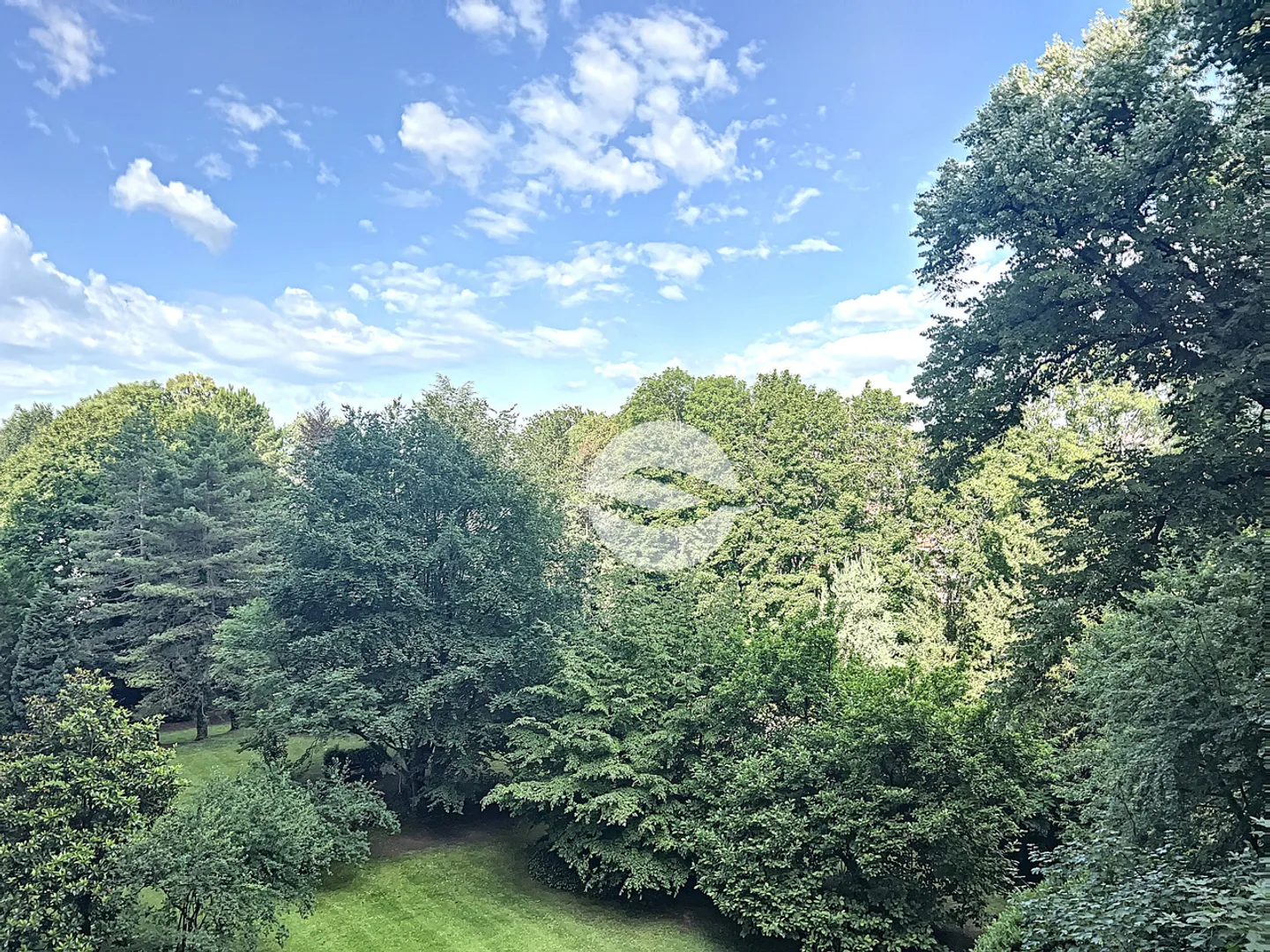Appartement spacieux de 5 pièces avec piscine - Photo 10 sur 10