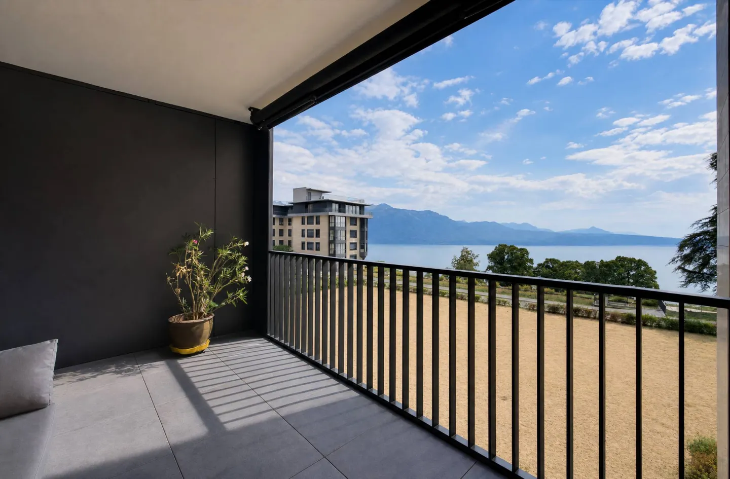 Luxury Apartment with Lake View - Photo 1 of 9