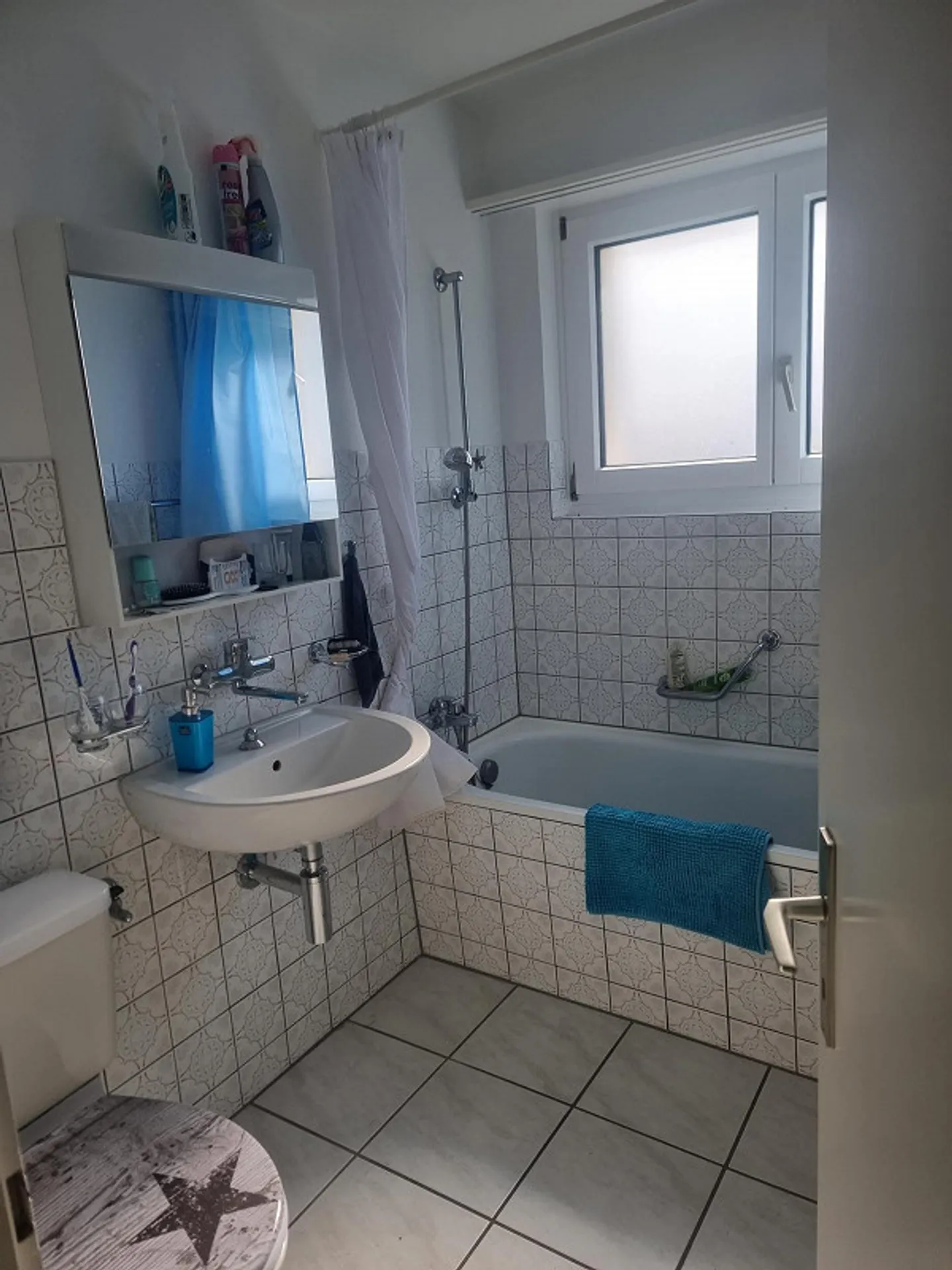 Charmante 3.5-Zimmer-Wohnung in ruhiger Lage in Radelfingen - Foto 7 von 8