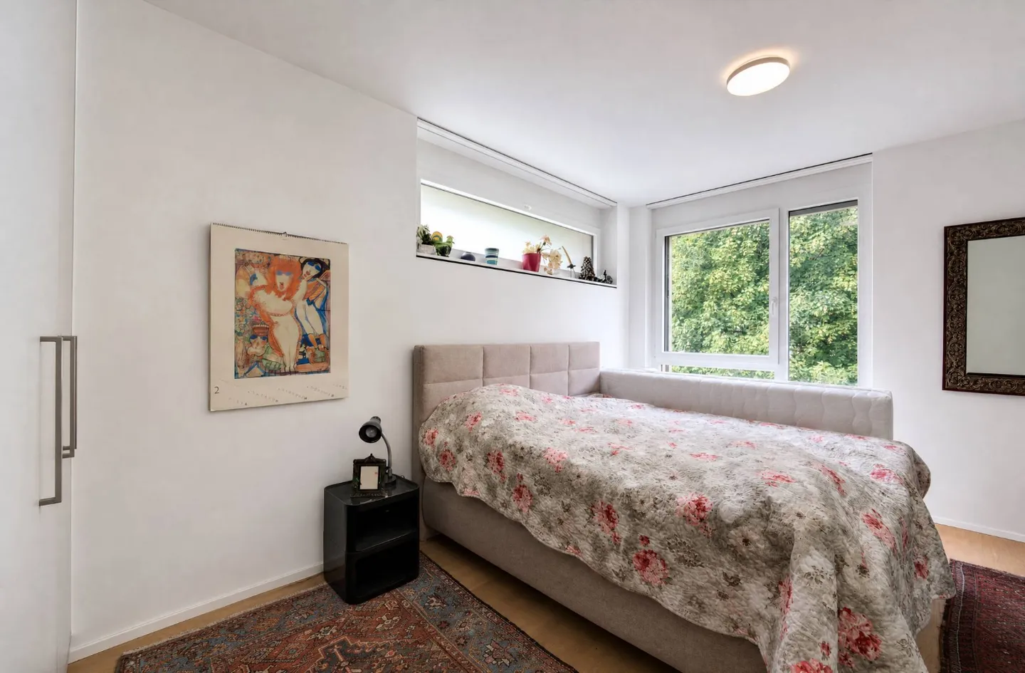 Luxury Apartment with Lake View - Photo 7 of 9