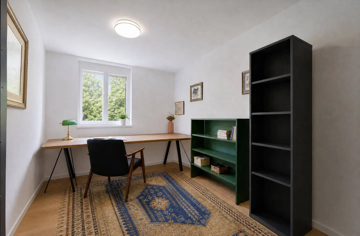 Luxury Apartment with Lake View - Photo 8 of 9
