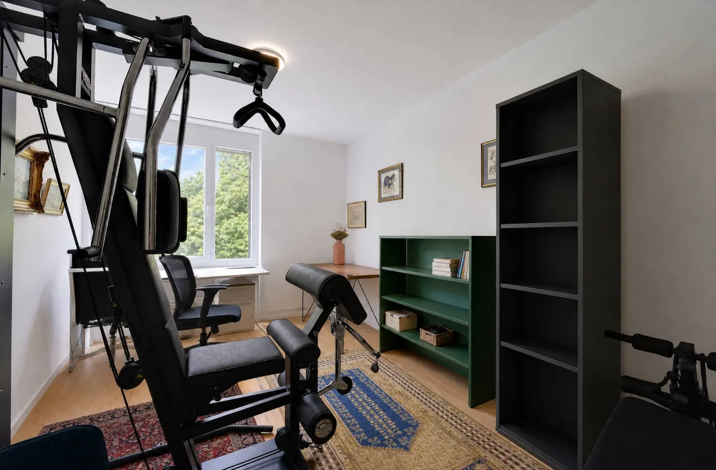 Luxury Apartment with Lake View - Photo 9 of 9
