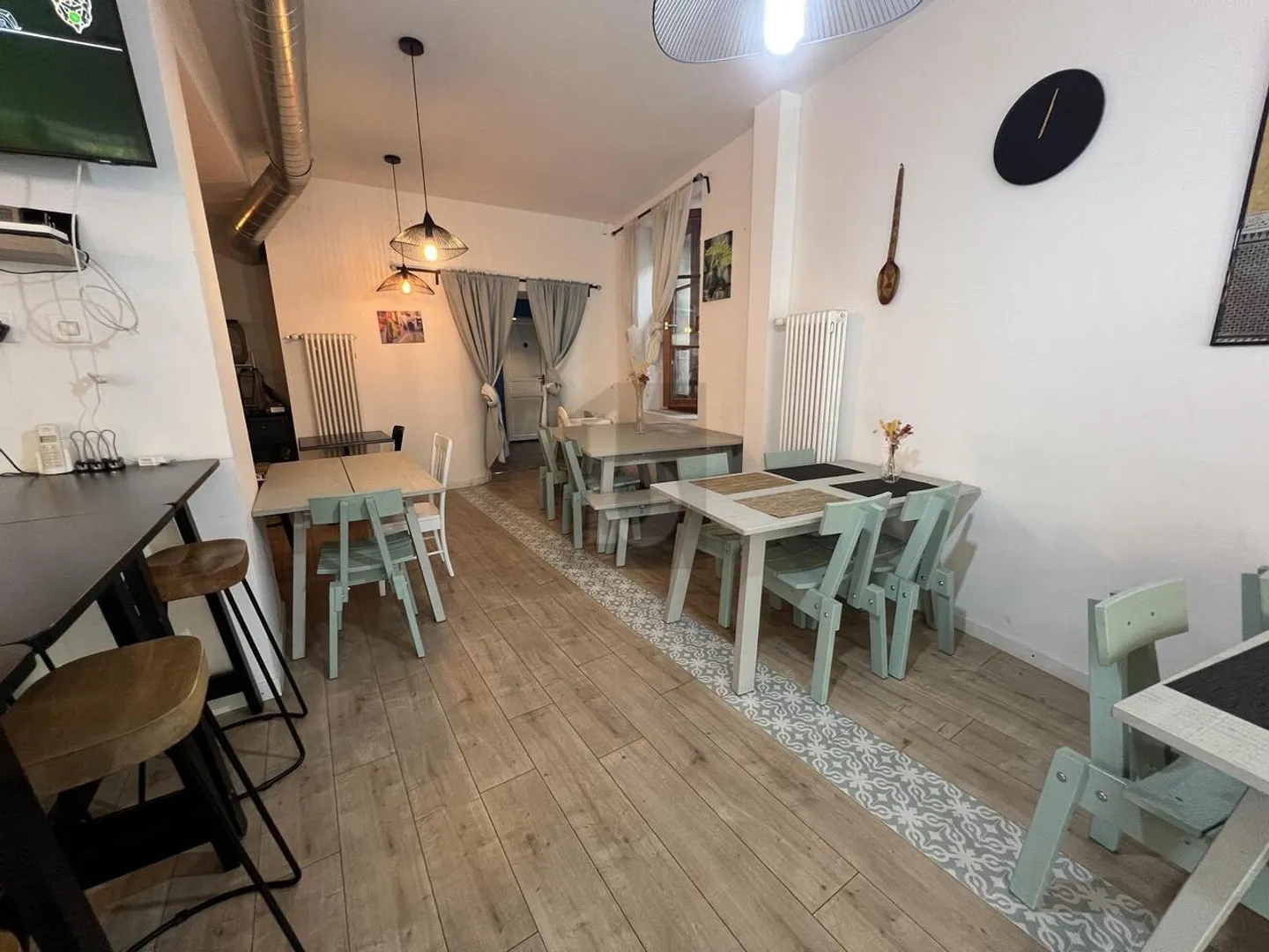 Hotel for rent - Photo 2 of 5