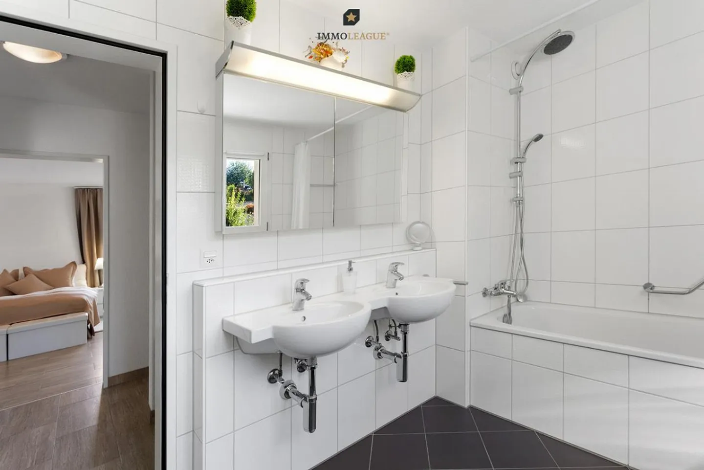 Casa a schiera angolare ben tenuta con terrazza e giardino in una posizione privilegiata. - Foto 7 di 10