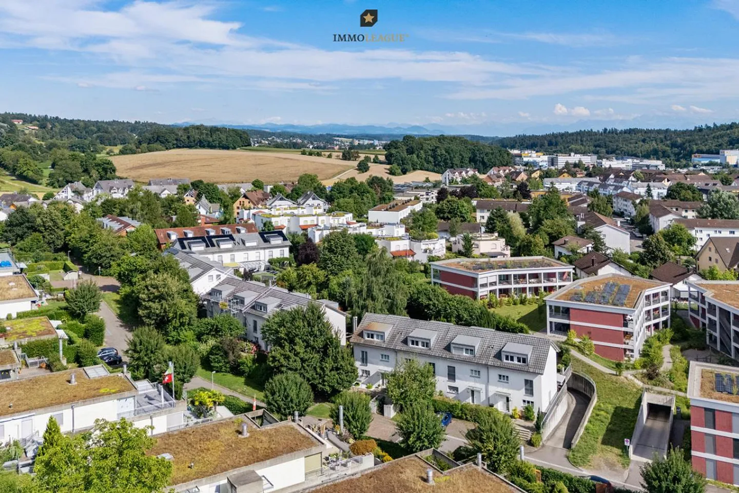 Casa a schiera angolare ben tenuta con terrazza e giardino in una posizione privilegiata. - Foto 8 di 10