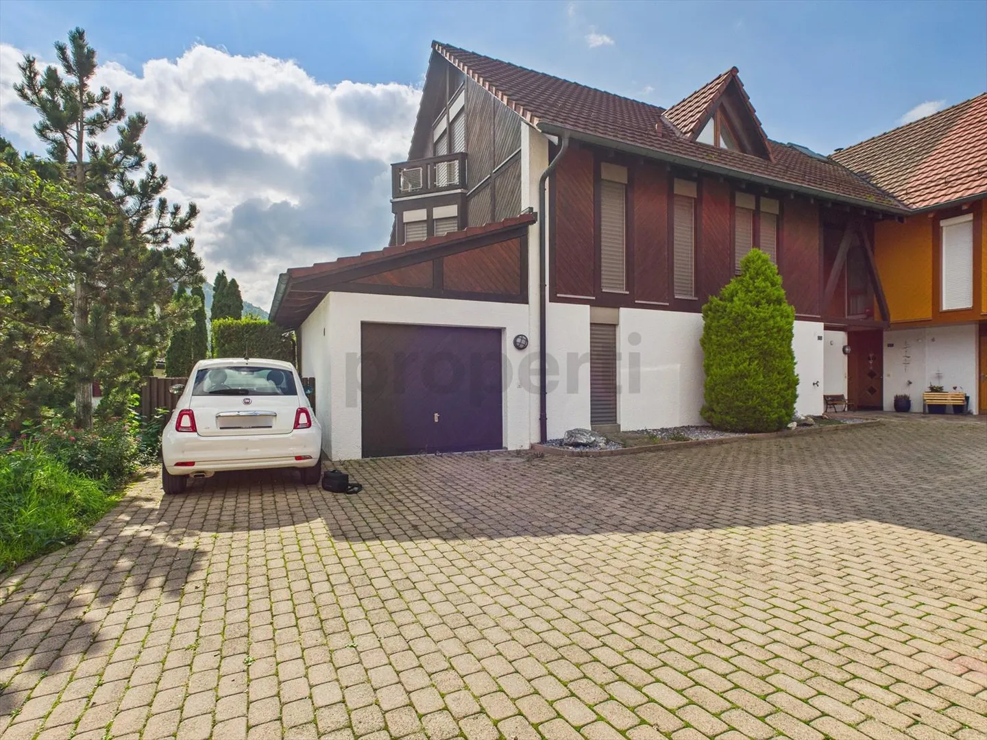 Gioiello architettonico con ampio spazio abitativo e comfort abitativo unico a Würenlingen - Casa a schiera di 8,5 stanze - Foto 1 di 13