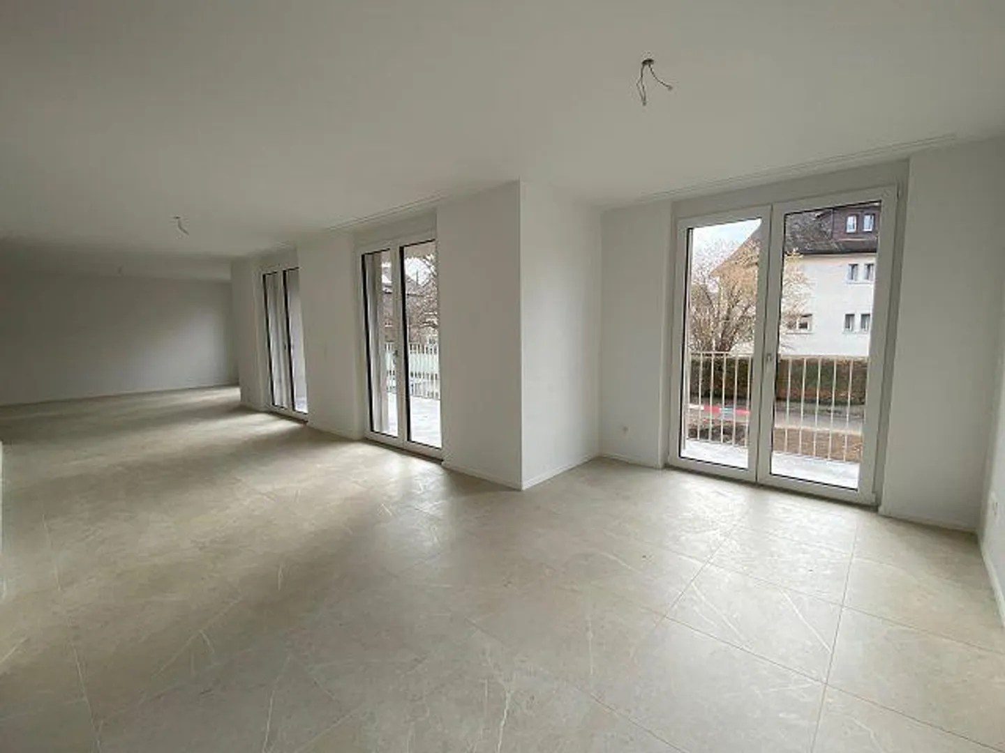 Appartement moderne de 4,5 pièces avec deux balcons spacieux - Photo 6 sur 12