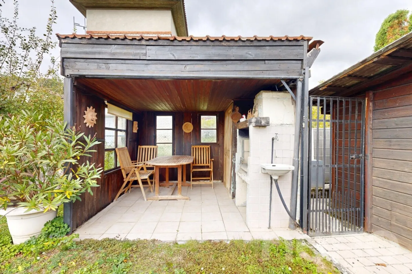 Incantevole casa a schiera su 3 piani con terrazza e bel giardino! - Foto 9 di 12