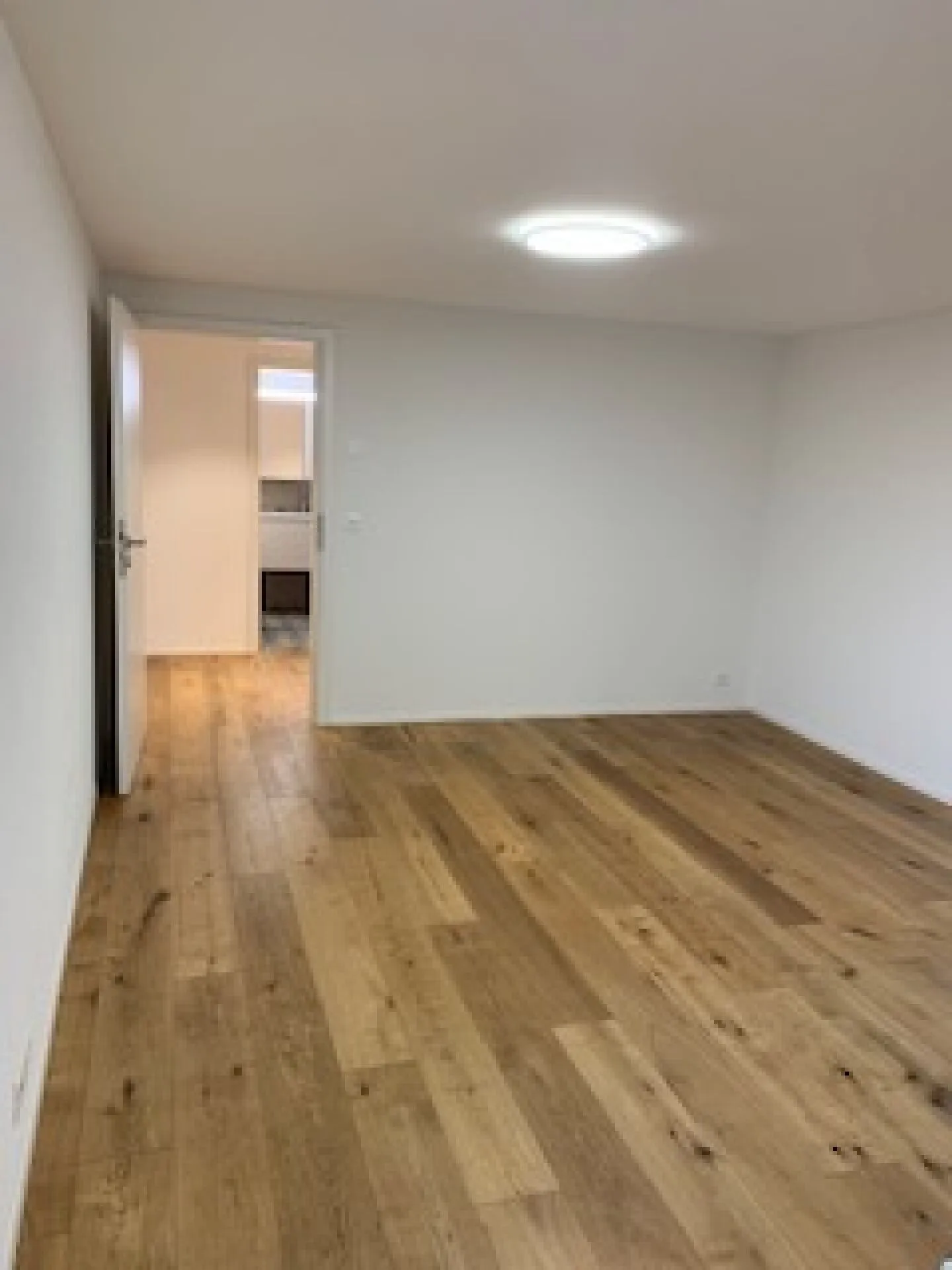 Appartement de 3 pièces avec grande terrasse et vue sur les montagnes ! - Photo 5 sur 7