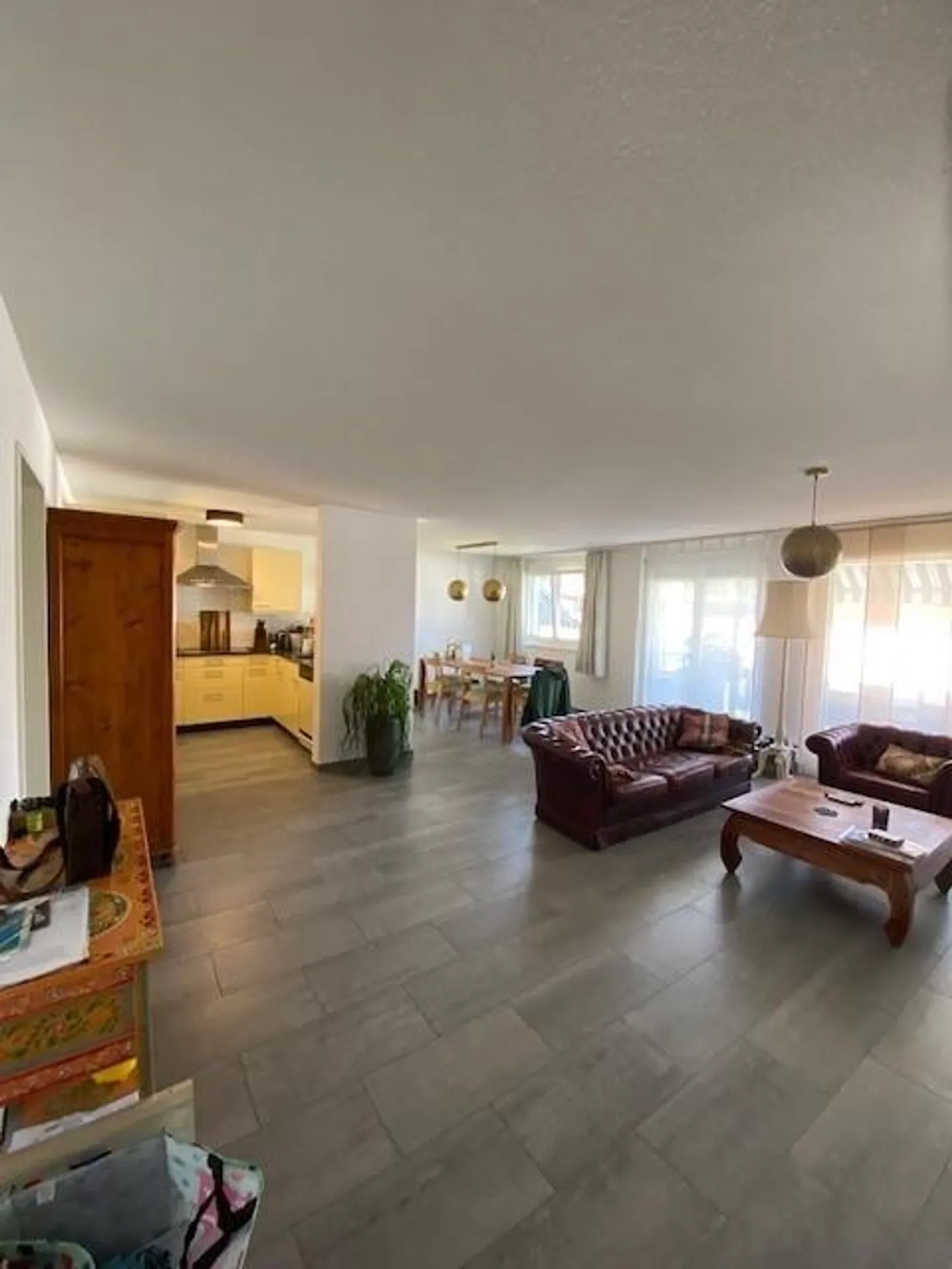 Ampio appartamento di 4,5 stanze con grande balcone - Foto 4 di 10