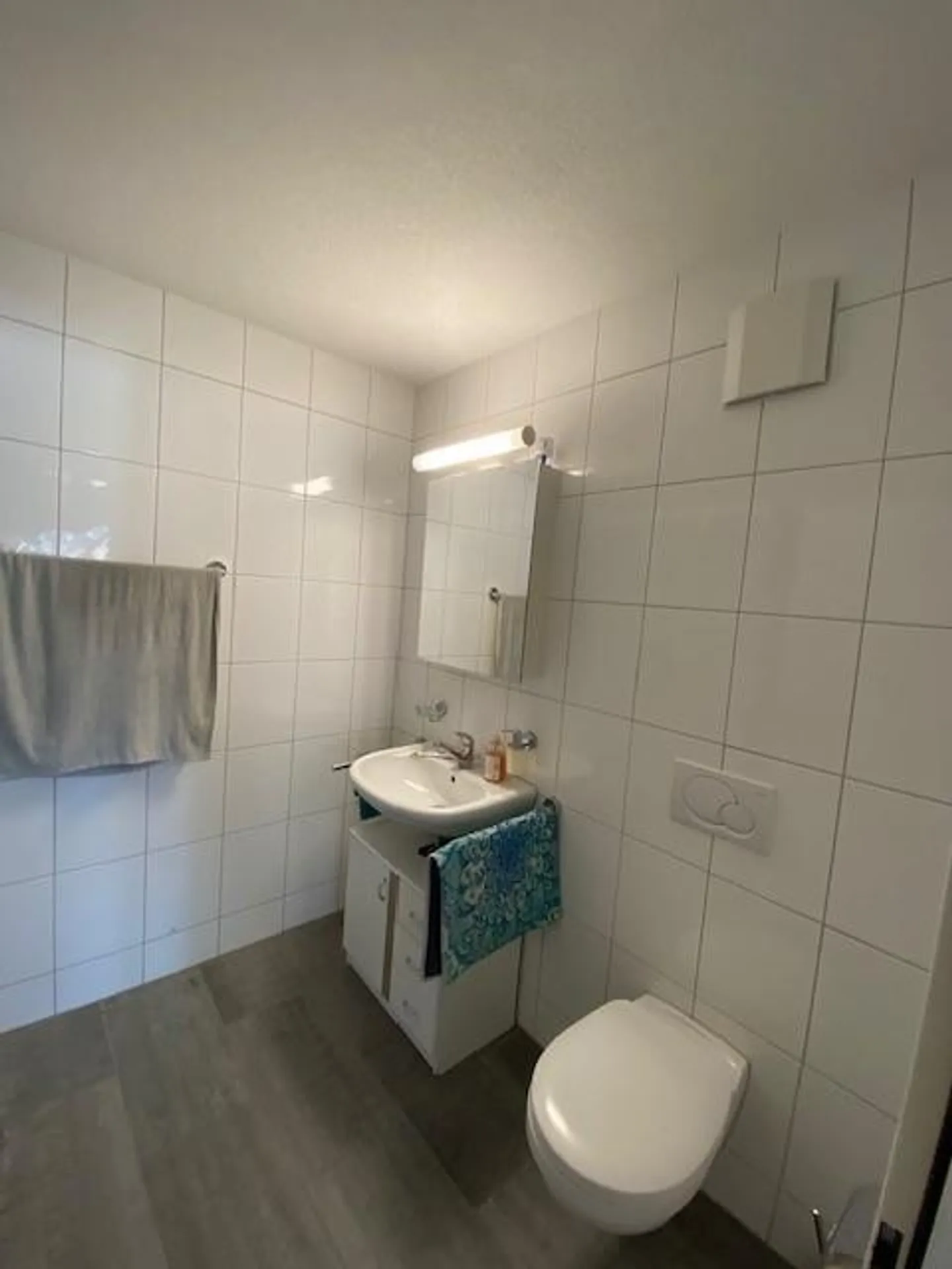 Ampio appartamento di 4,5 stanze con grande balcone - Foto 8 di 10