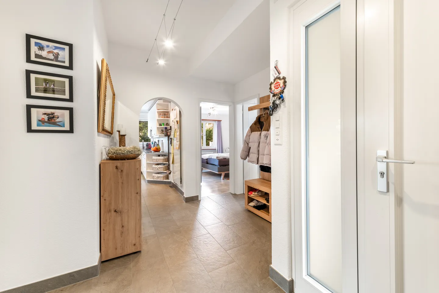 Charming 5.5–7.5 Room Single-Family House with Sunny Garden - Photo 2 of 10