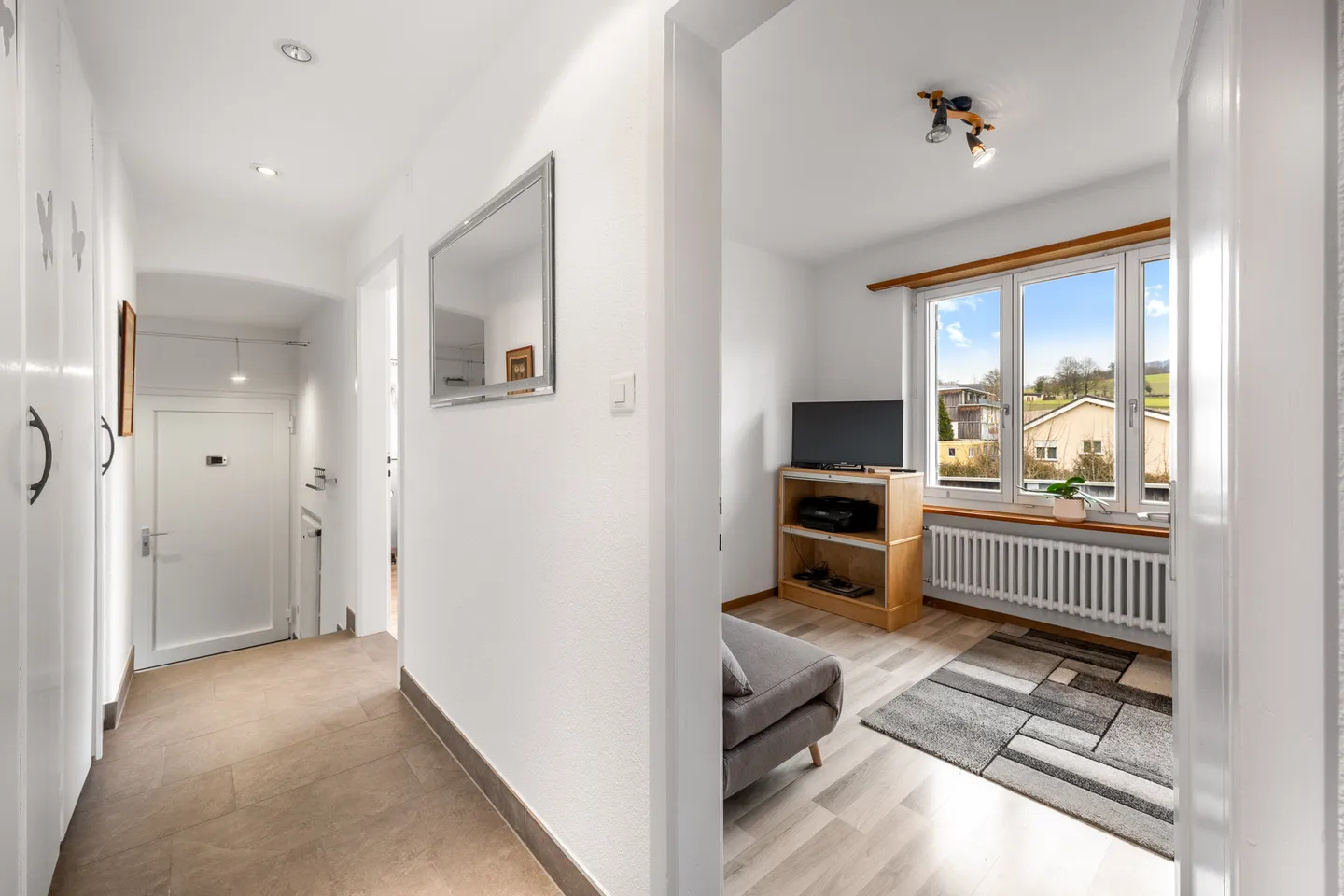 Charming 5.5–7.5 Room Single-Family House with Sunny Garden - Photo 4 of 10