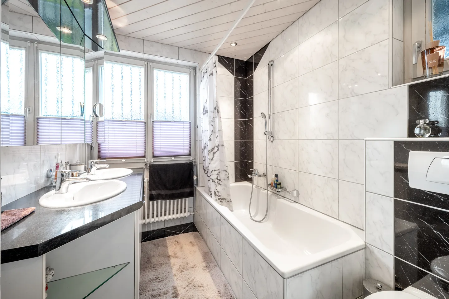 Charming 5.5–7.5 Room Single-Family House with Sunny Garden - Photo 3 of 10