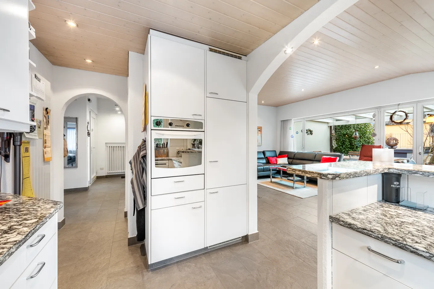 Charming 5.5–7.5 Room Single-Family House with Sunny Garden - Photo 8 of 10