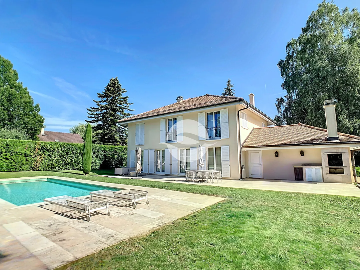 Magnificent detached villa with 4 bedrooms and swimming pool - Photo 1 of 17