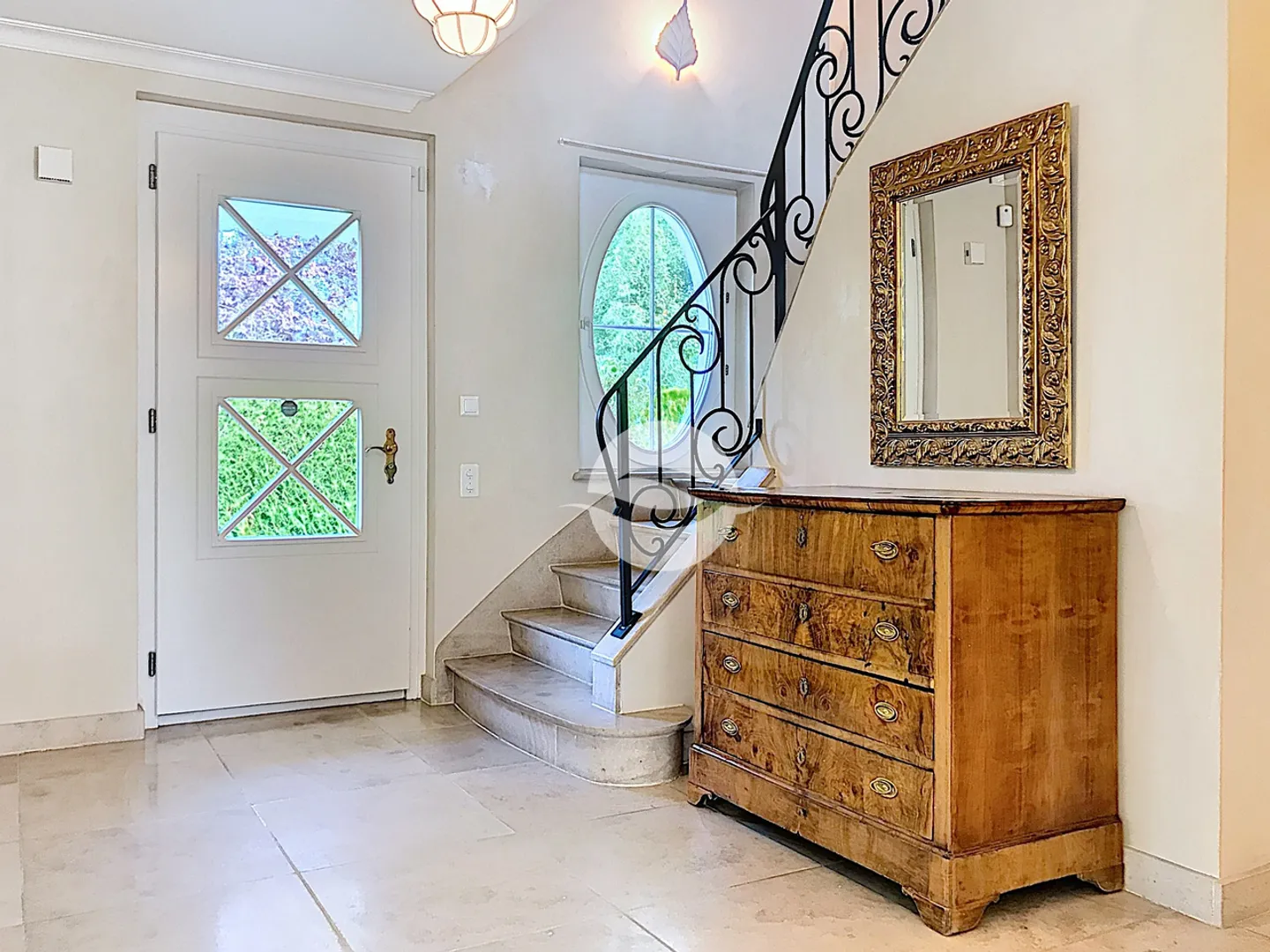 Magnificent detached villa with 4 bedrooms and swimming pool - Photo 8 of 17