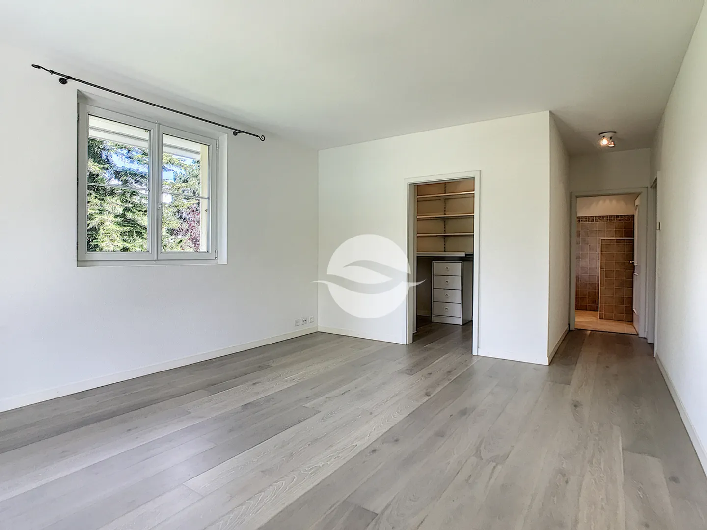 Magnificent detached villa with 4 bedrooms and swimming pool - Photo 10 of 17