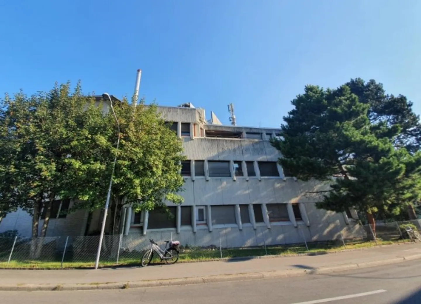 Edificio ad uso misto in affitto - Foto 2 di 2