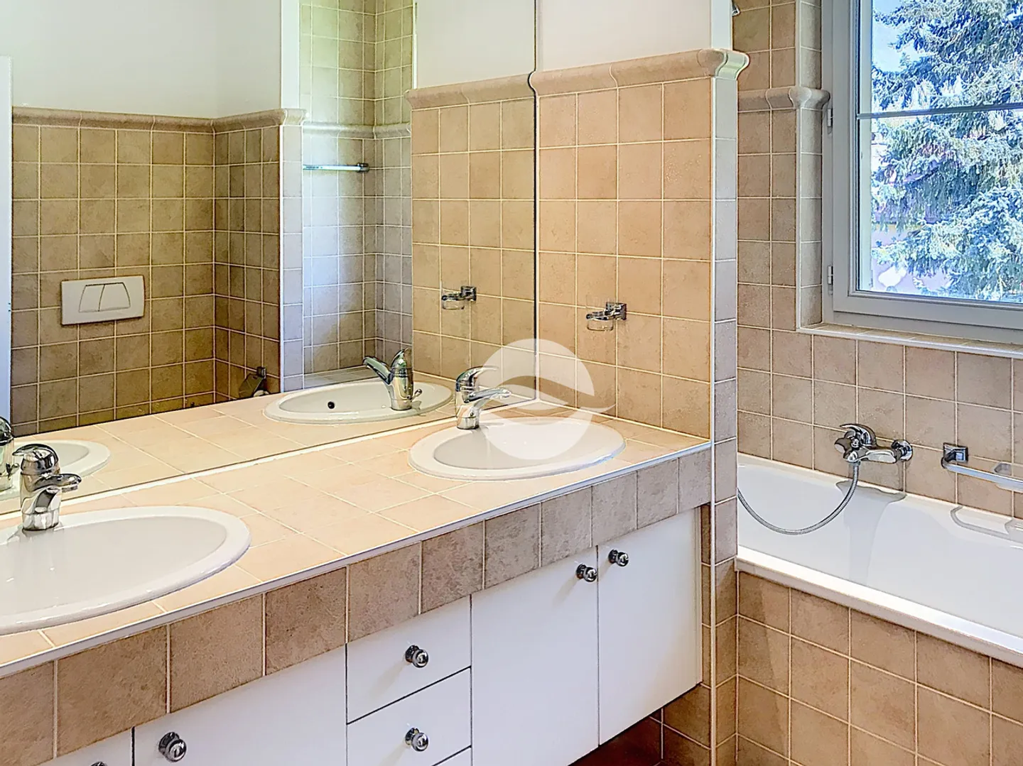 Magnificent detached villa with 4 bedrooms and swimming pool - Photo 15 of 17