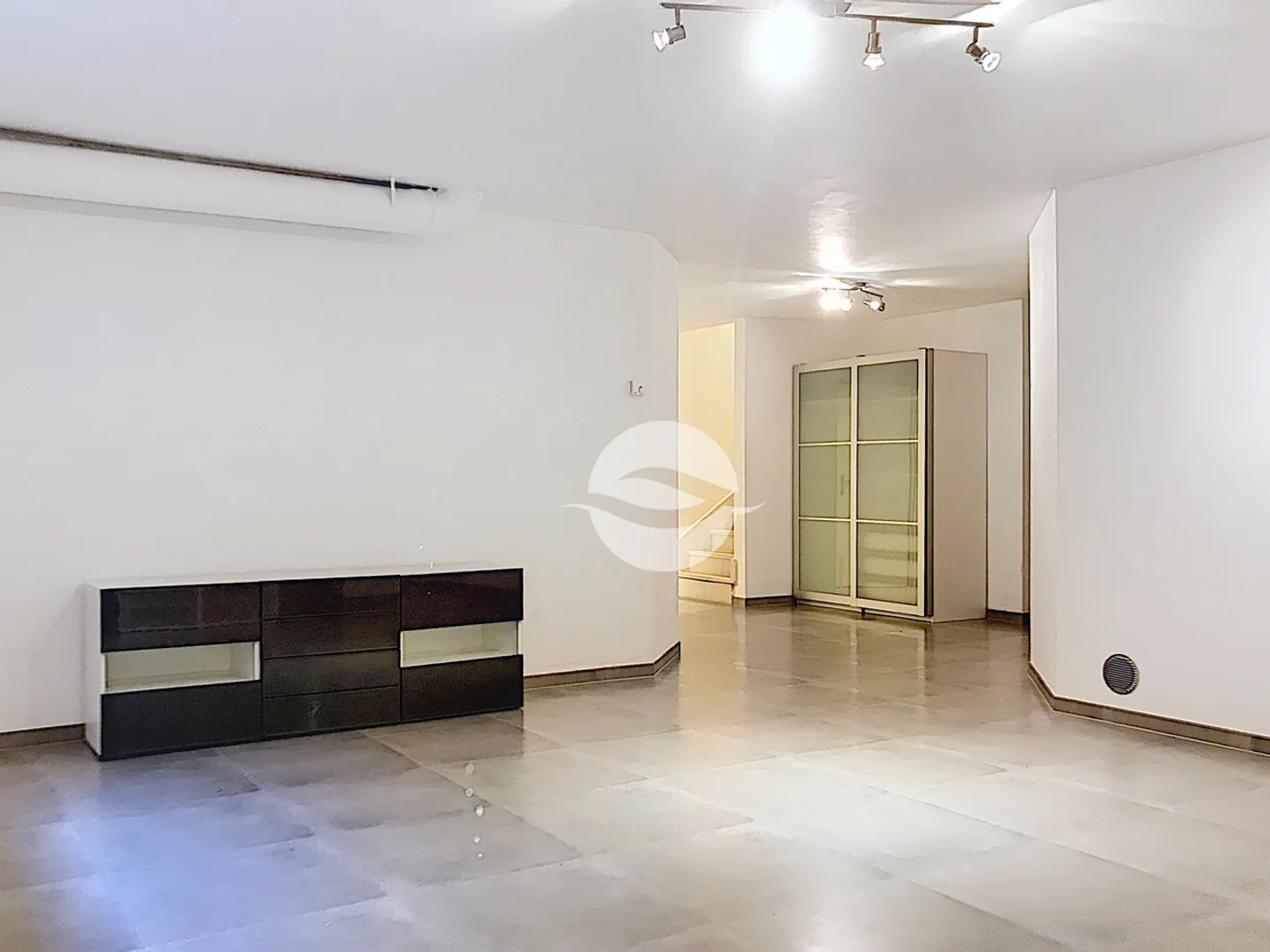 Magnificent detached villa with 4 bedrooms and swimming pool - Photo 16 of 17