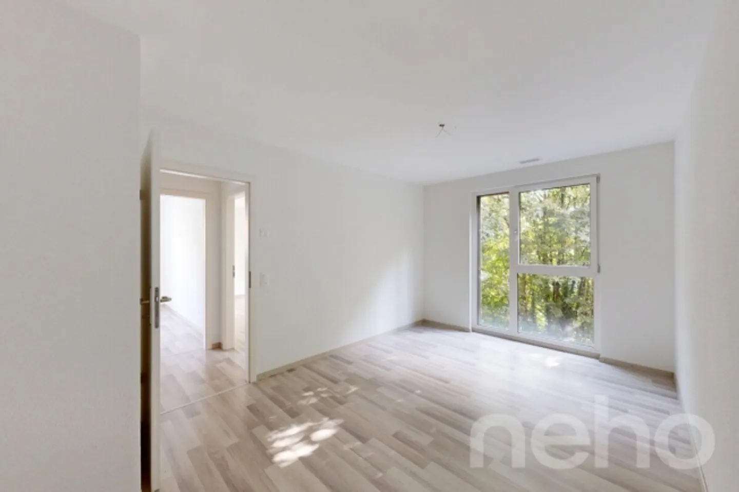 Modern 4.5-room apartment with 2 bathrooms and balcony in greenery - Photo 4 of 12