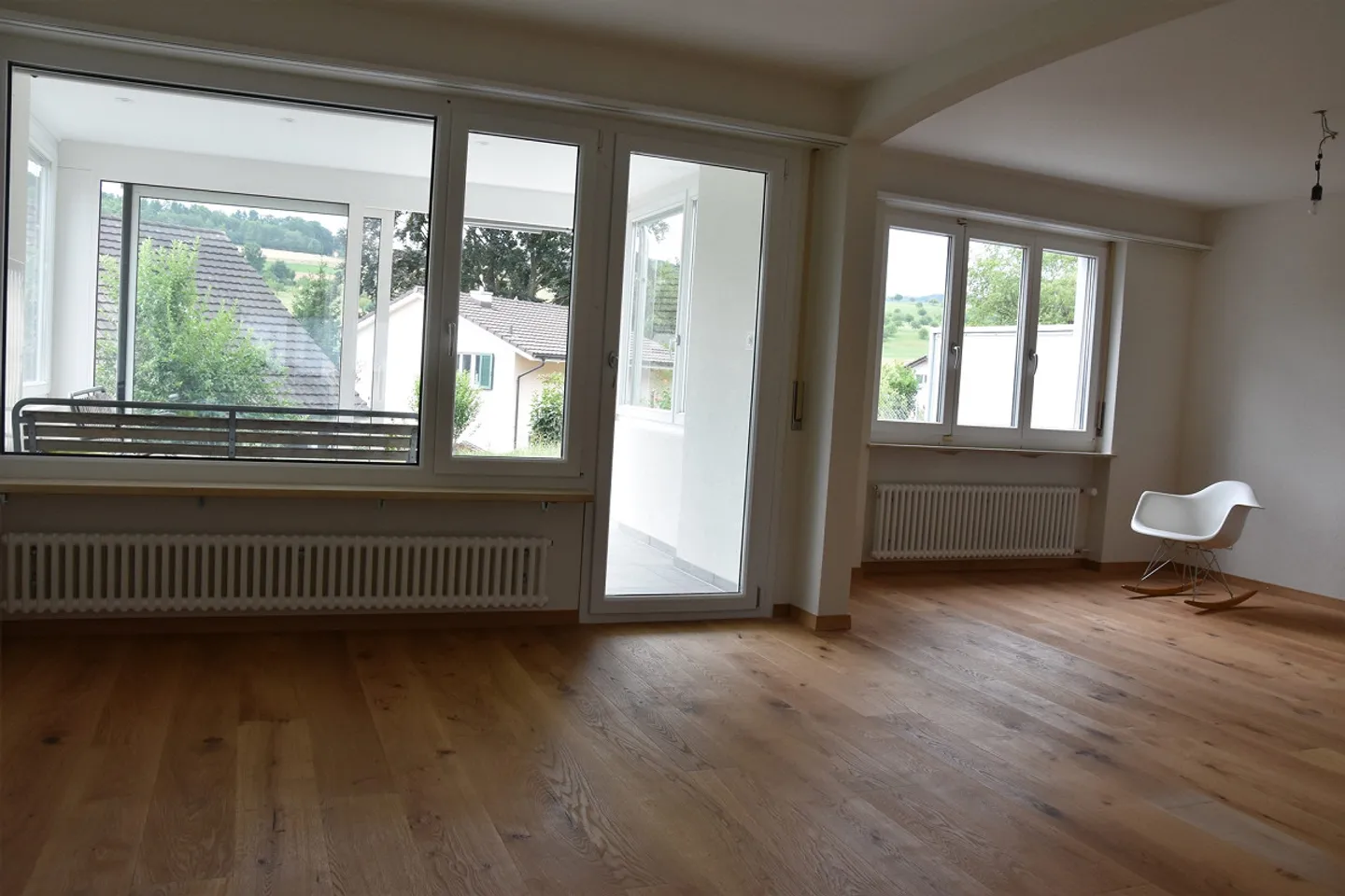 Cubic Semi-Detached House with Conservatory and Garage - Photo 4 of 14