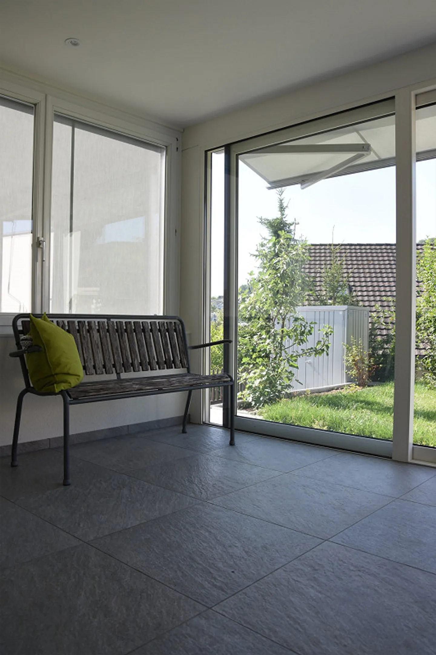 Cubic Semi-Detached House with Conservatory and Garage - Photo 5 of 14