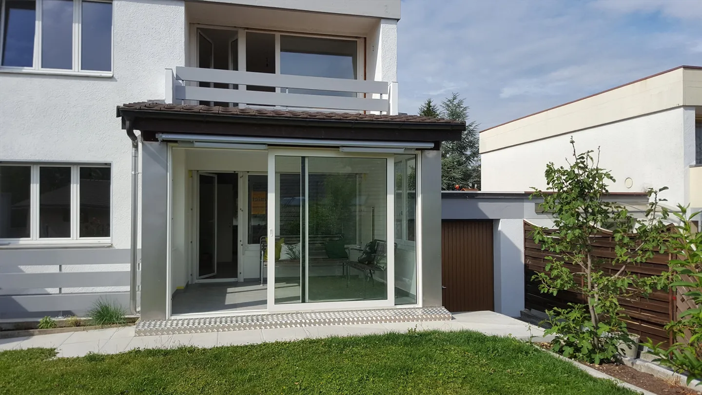 Cubic Semi-Detached House with Conservatory and Garage - Photo 6 of 14