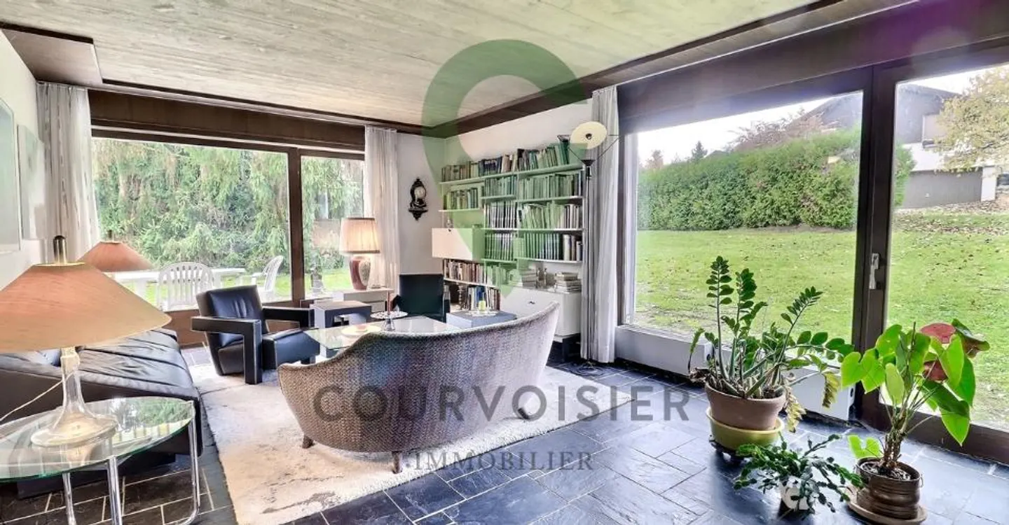 Casa Familiare Brutalista Unica - Foto 2 di 11