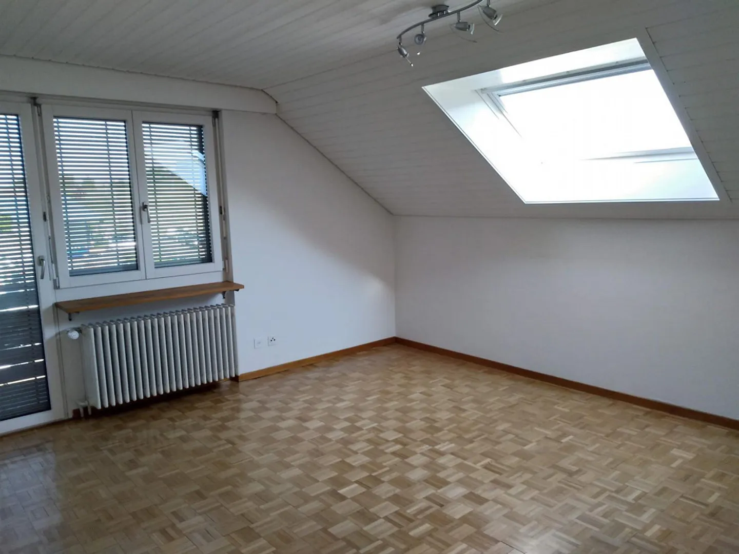 À louer appartement 2,5 pièces avec balcon et cuisine moderne - Photo 1 sur 1
