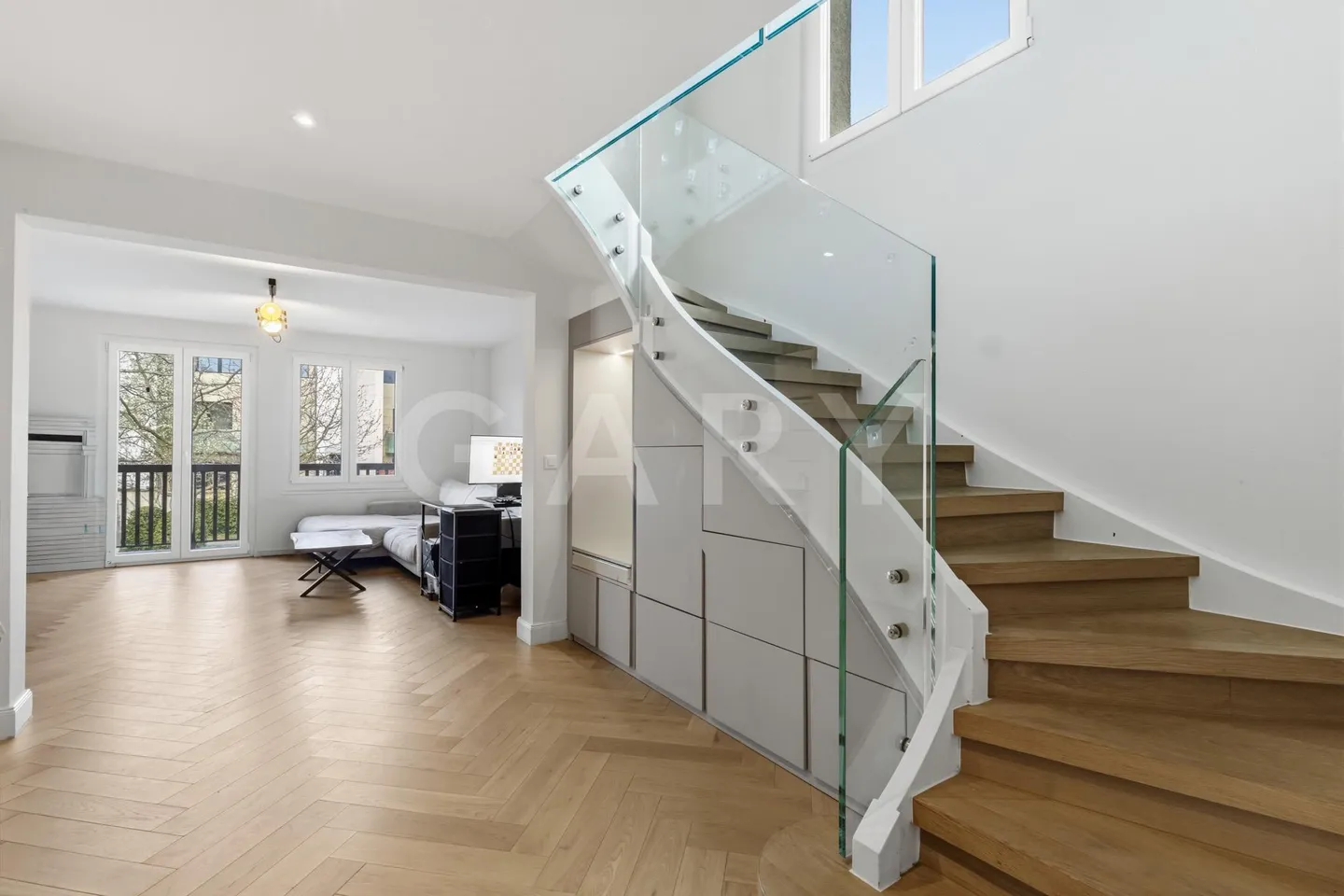 Stunning Penthouse Duplex - Photo 3 of 12