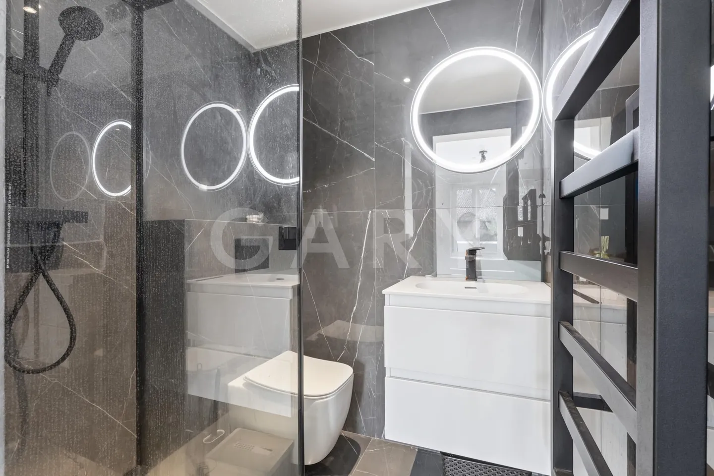 Stunning Penthouse Duplex - Photo 9 of 12