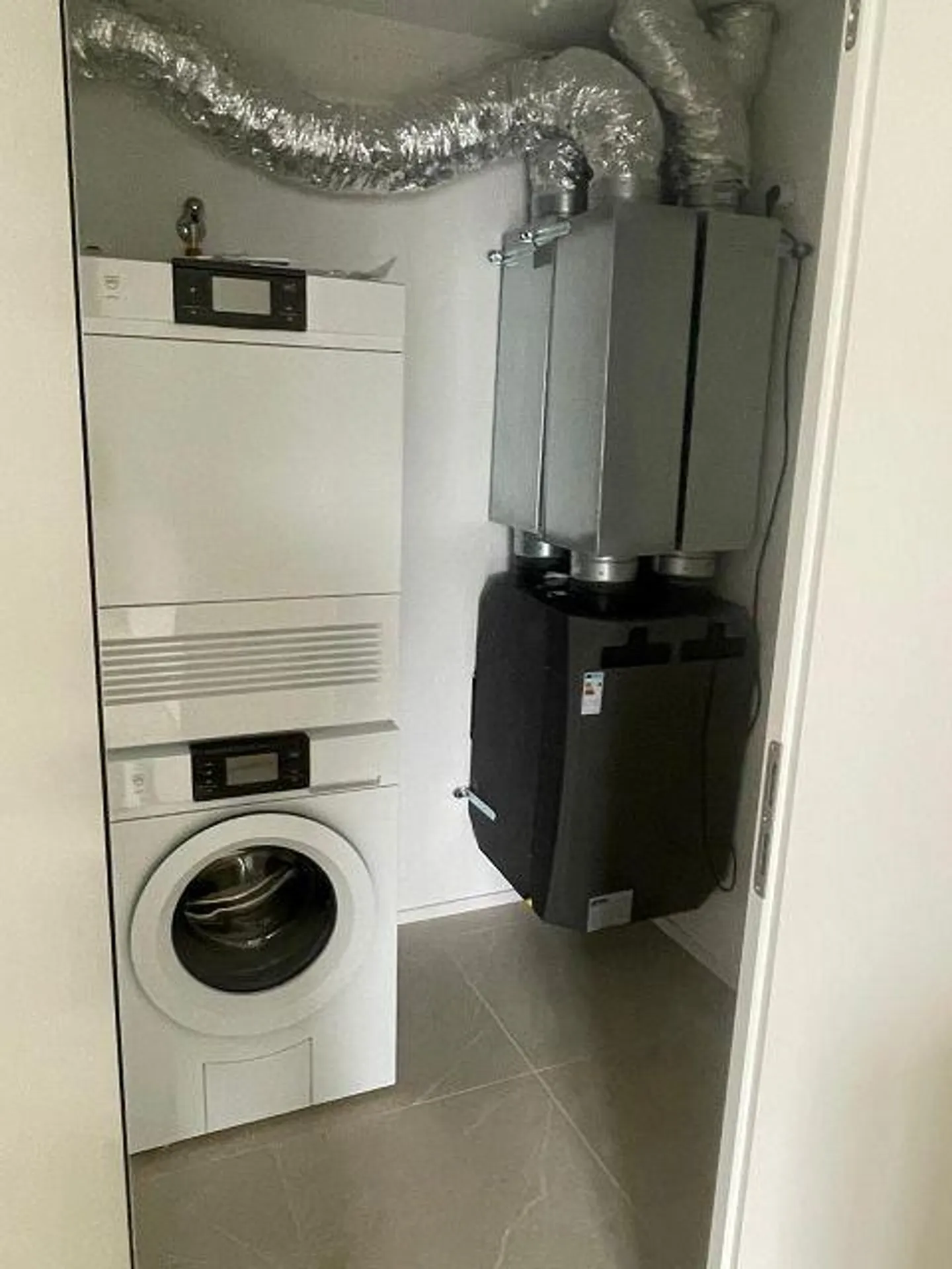 Charmante appartement de 4,5 pièces avec légères pentes de toit - Photo 6 sur 9