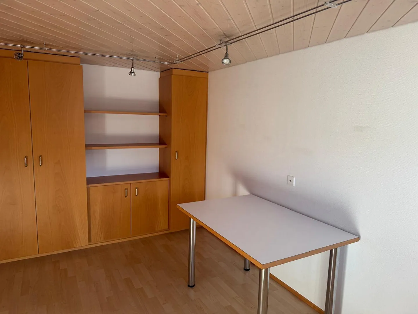 2 pièces pour bureau, cabinet ou atelier - Photo 3 sur 8