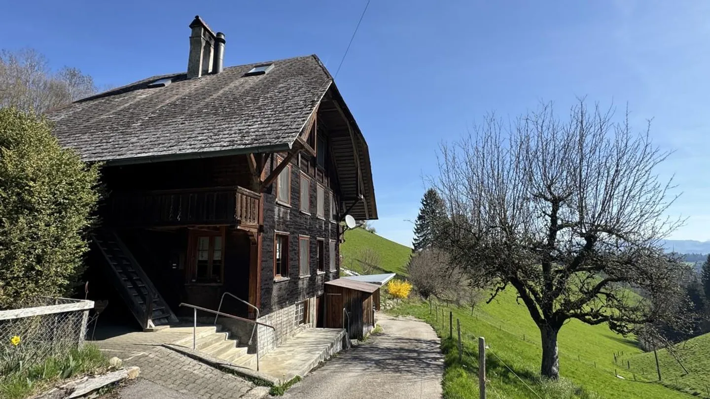 Stöckli in an idyllic location in the green - Photo 1 of 15