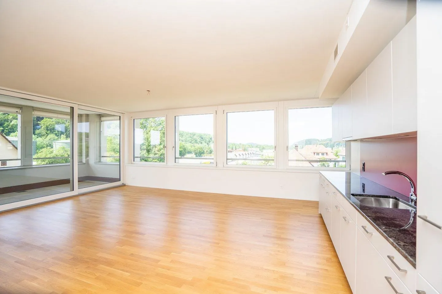 Bel et lumineux appartement de 3,5 pièces dans la zone Poly - Photo 4 sur 13