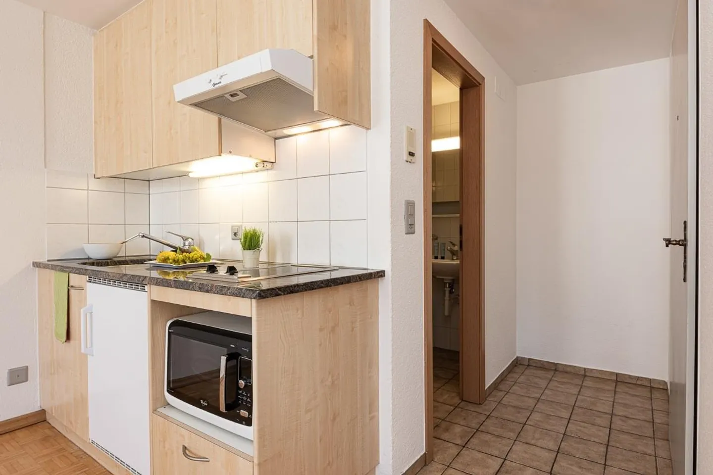 Petite Appartement en Ville Vous Cherche! - Photo 2 sur 5