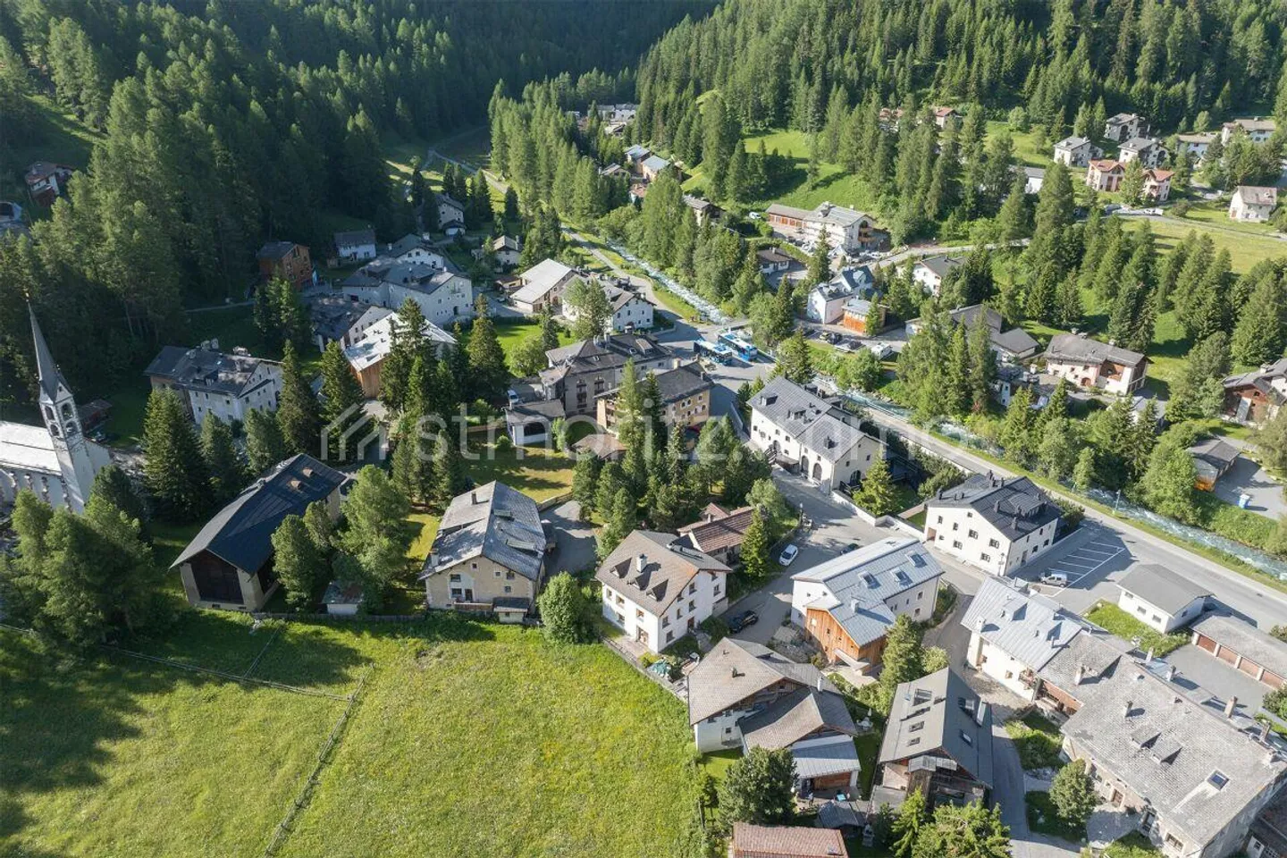 Chesa Surpunt - Propriété individuelle avec appartement séparé - Photo 3 sur 4