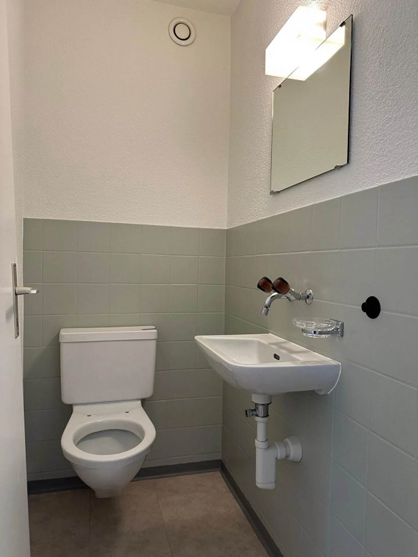 4.5-room apartment on the 1st floor for rent in 8047 Zurich - Photo 9 of 11