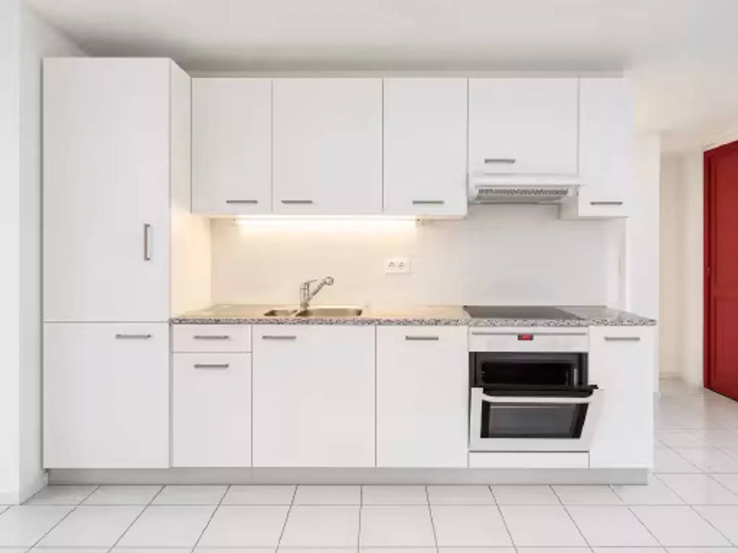 Versatile 2.5 Room Apartment - Photo 3 of 10