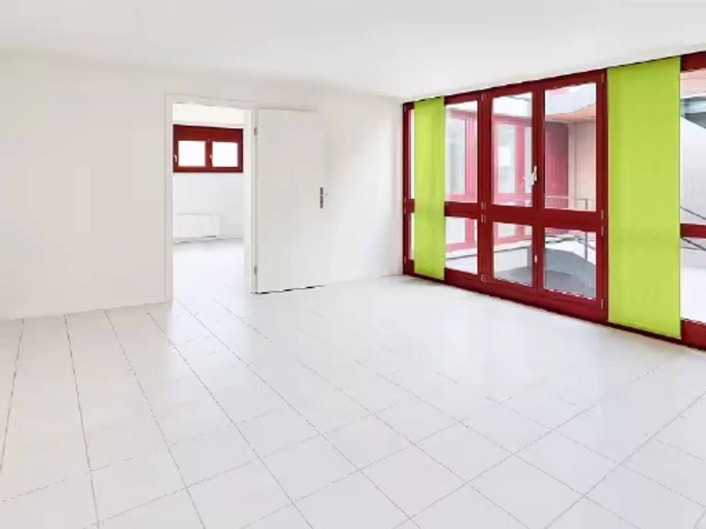 Versatile 2.5 Room Apartment - Photo 4 of 10