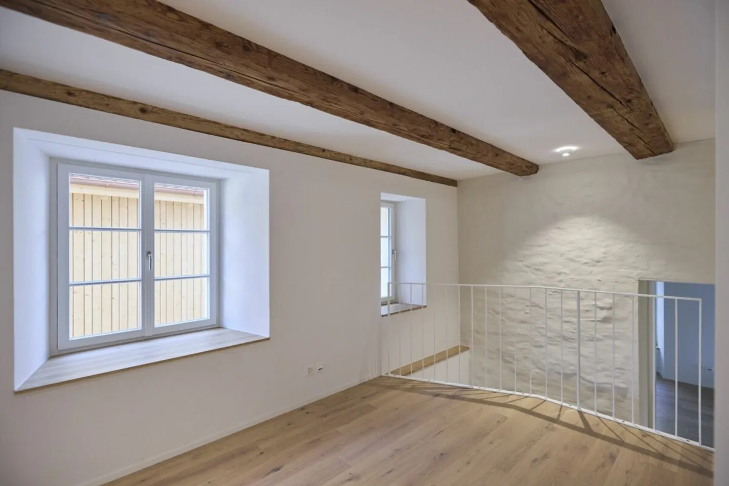 Charming 5.5-room maisonette apartment in a unique historic mill - Photo 6 of 15