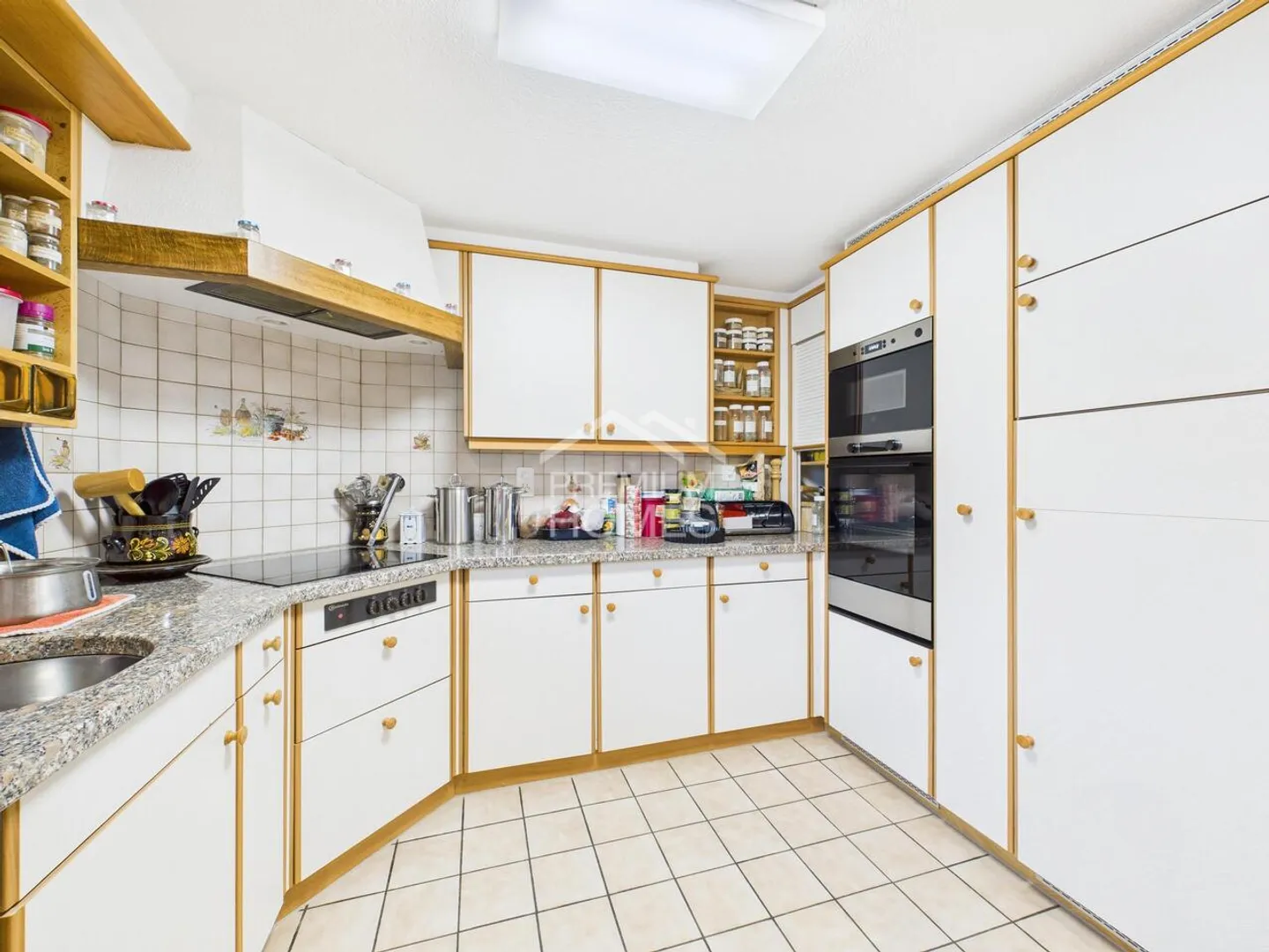 Spacious Country House with Large Plot, Workshop & Ideal for Animals - Photo 6 of 13
