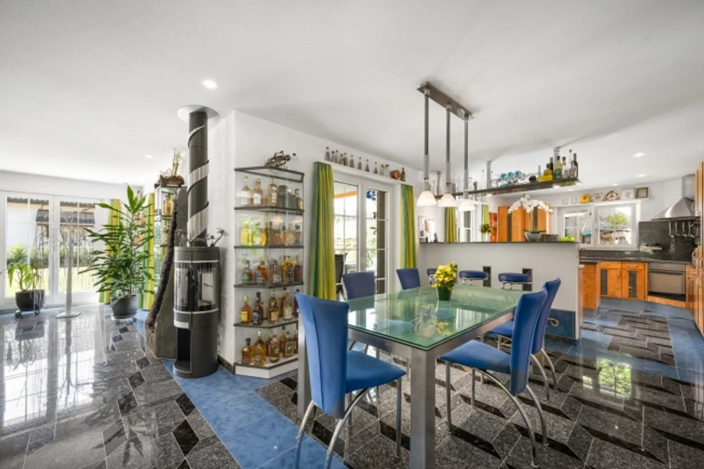 VILLA CON GIARDINO D'INVERNO, PISCINA E APPARTAMENTO ANNESSO - Foto 4 di 8
