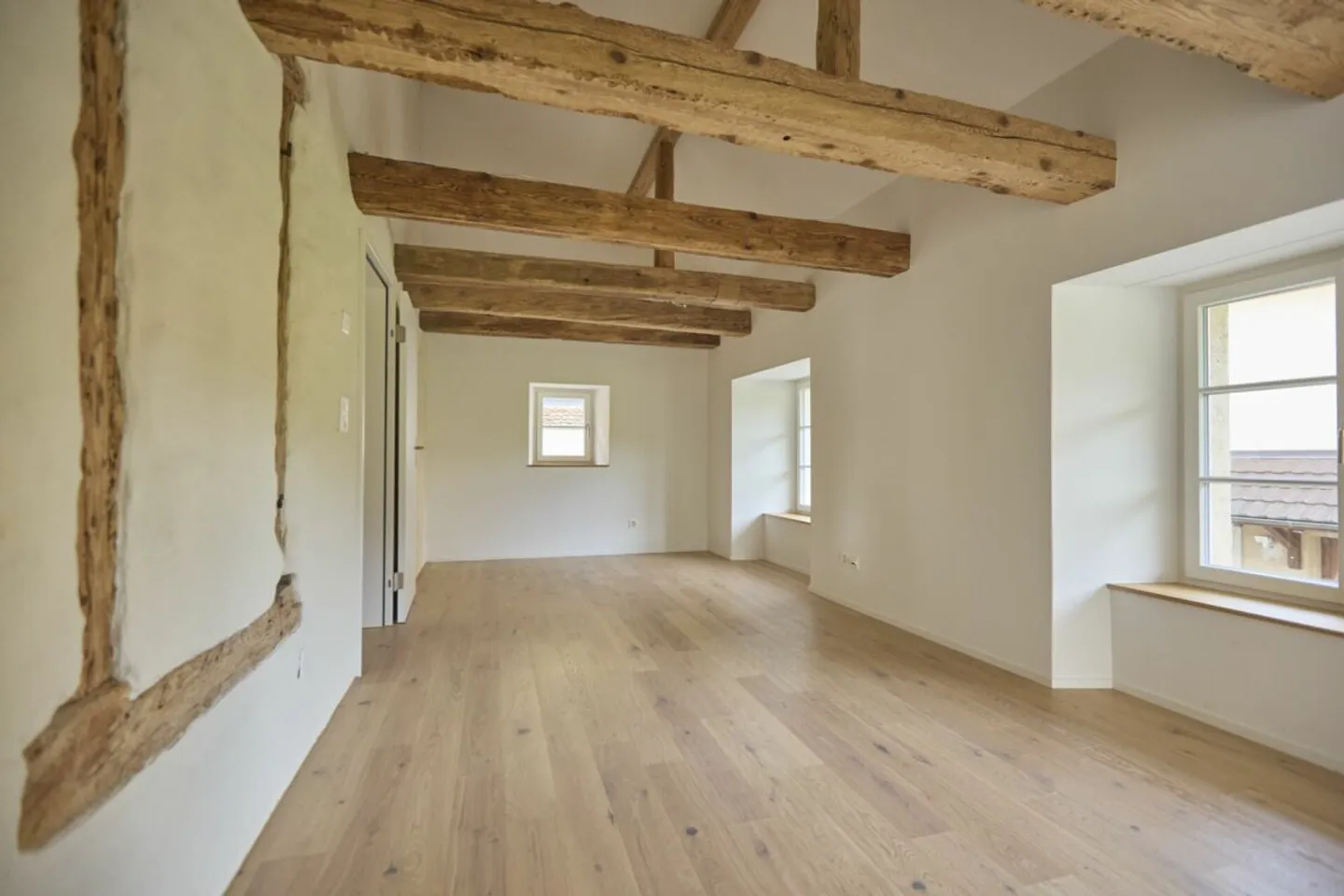 Charming 5.5-room maisonette apartment in a unique historic mill - Photo 8 of 15