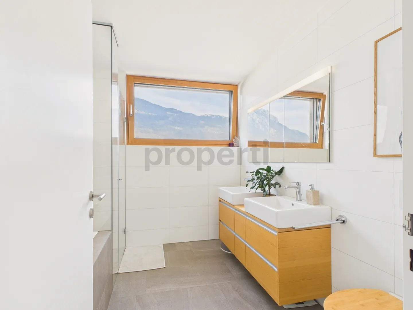 Modern 3.5-room apartment with balcony in Sevelen - Photo 8 of 11