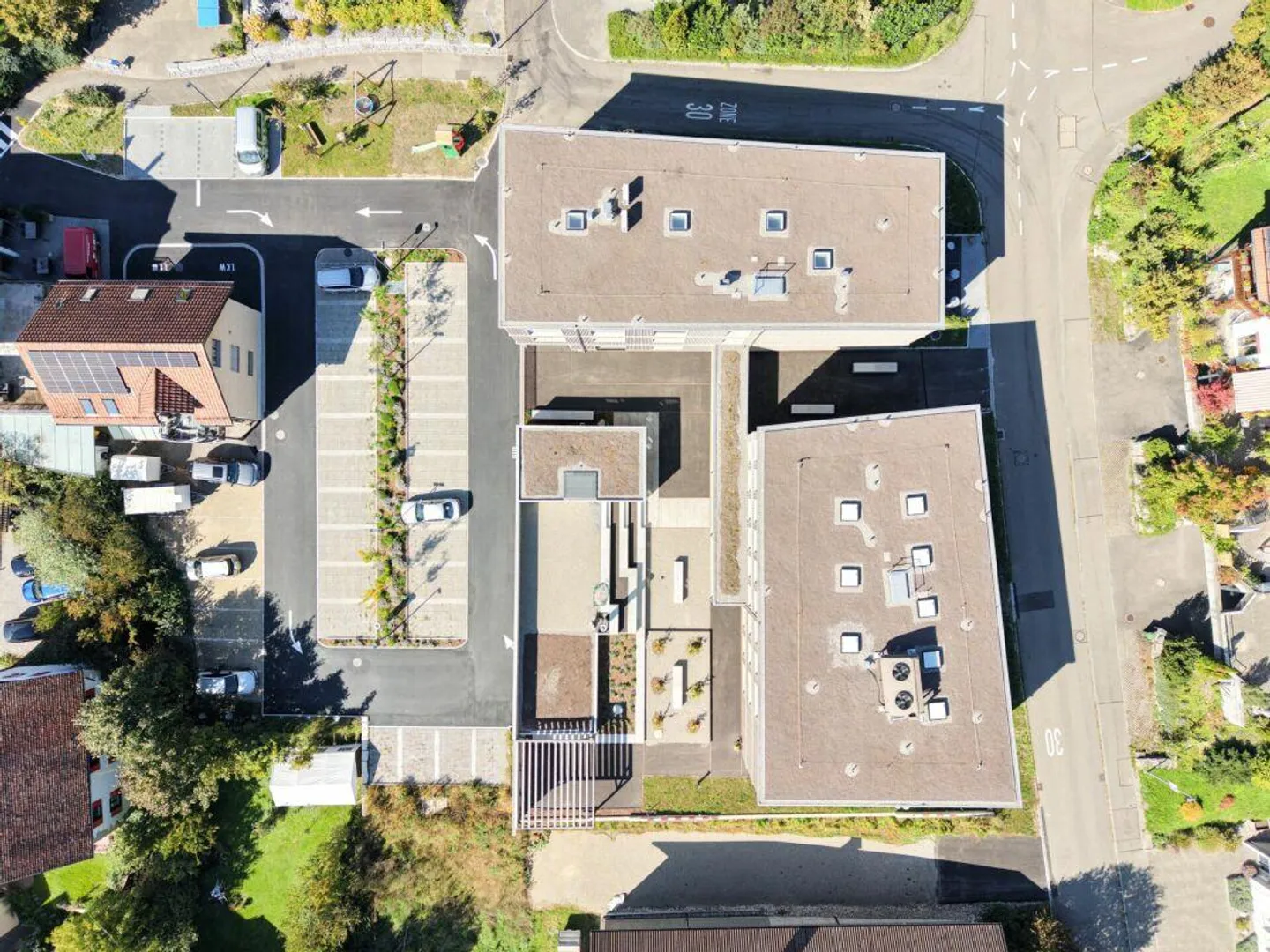 Prima occupazione in costruzione di alta qualità - Il tuo nuovo spazio commerciale nel centro di Küttigen... - Foto 2 di 3