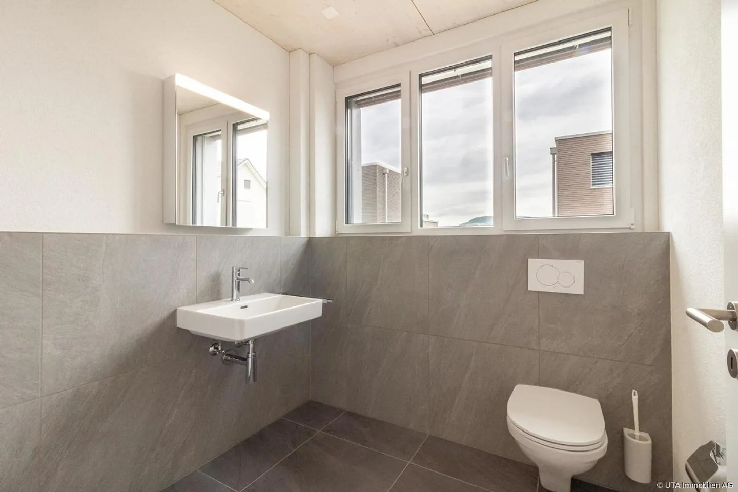 Newly built single-family house with generous space and more... - Photo 8 of 19