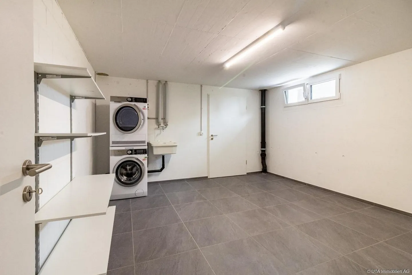 Newly built single-family house with generous space and more... - Photo 18 of 19